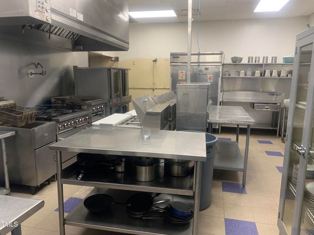 130 W Montgomery Street, Henderson, NC 27536