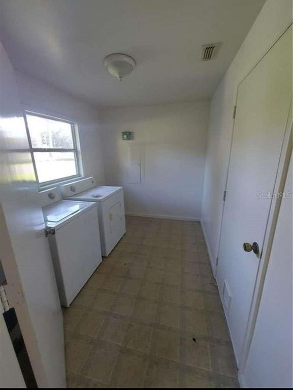 Image 6 of property listing at 1551 NE 29TH STREET, Ocala, FL 34479