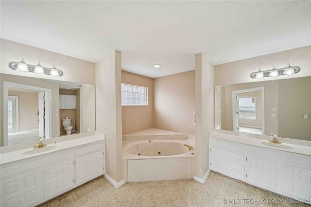 3313 Fairway Street, Claremore, OK 74019