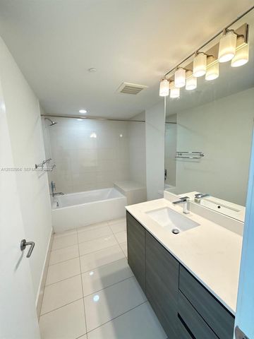 460 NE 28th St 1907, Miami, FL 33137