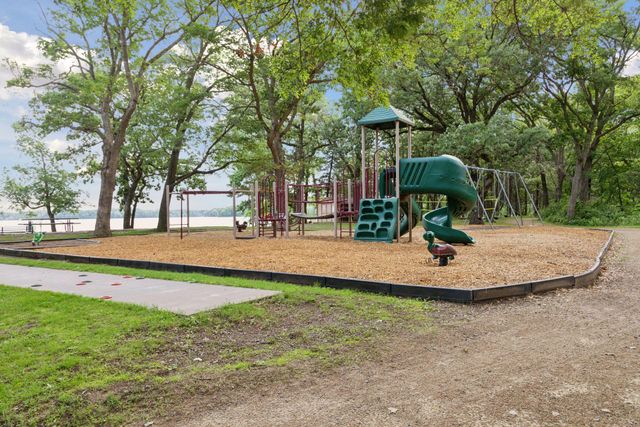 48 Spring Farm Road, North Oaks, MN 55127