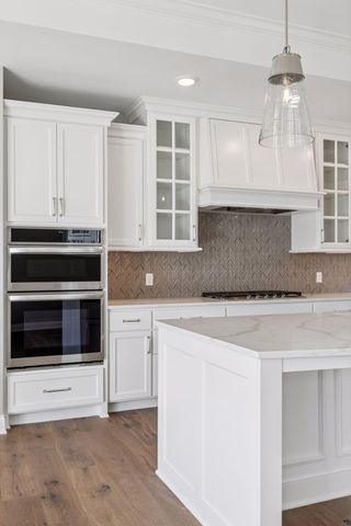 48 Spring Farm Road, North Oaks, MN 55127