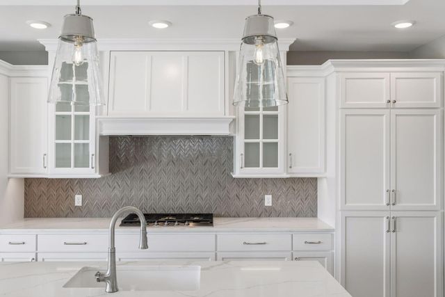 48 Spring Farm Road, North Oaks, MN 55127