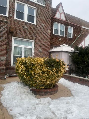 25023 88th Road 1R, Bellerose, NY 11426