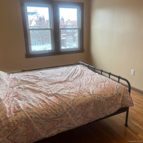 25023 88th Road 1R, Bellerose, NY 11426
