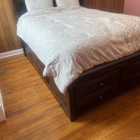 25023 88th Road 1R, Bellerose, NY 11426