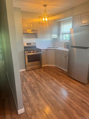 25023 88th Road 1R, Bellerose, NY 11426