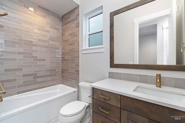 7082 W Newton St, Eagle, ID 83616