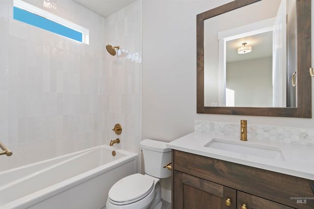 7082 W Newton St, Eagle, ID 83616