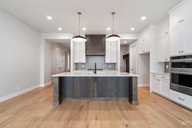 7082 W Newton St, Eagle, ID 83616