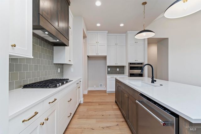 7082 W Newton St, Eagle, ID 83616