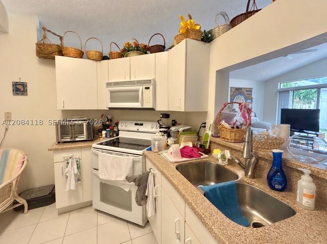 16478 NW 20th St, Pembroke Pines, FL 33028