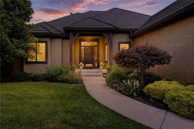 5212 W 124th Terrace, Leawood, KS 66209