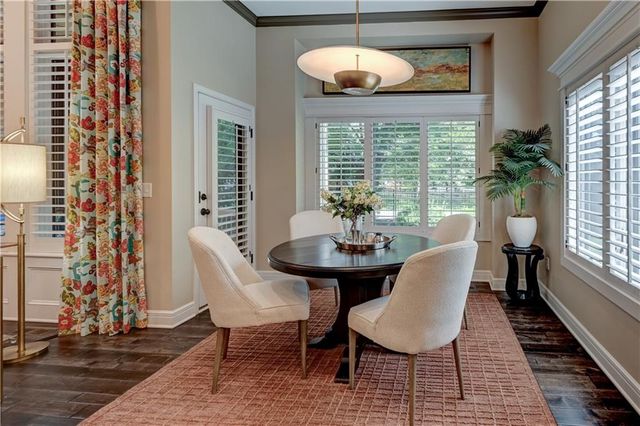 5212 W 124th Terrace, Leawood, KS 66209