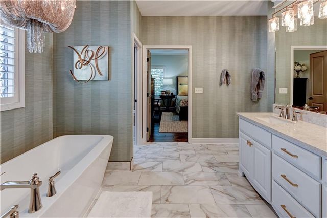 5212 W 124th Terrace, Leawood, KS 66209