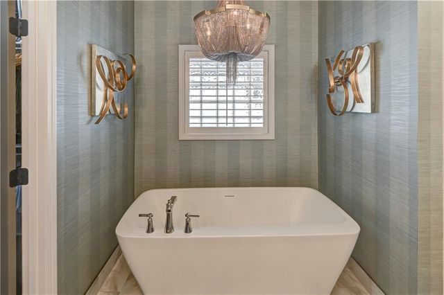 5212 W 124th Terrace, Leawood, KS 66209
