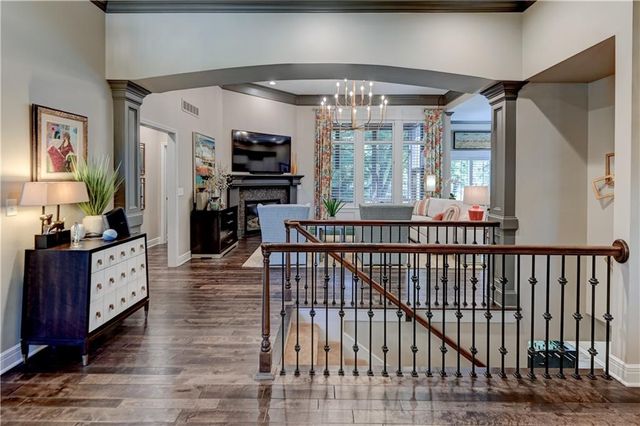 5212 W 124th Terrace, Leawood, KS 66209