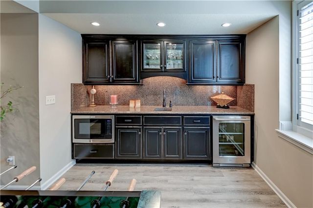 5212 W 124th Terrace, Leawood, KS 66209