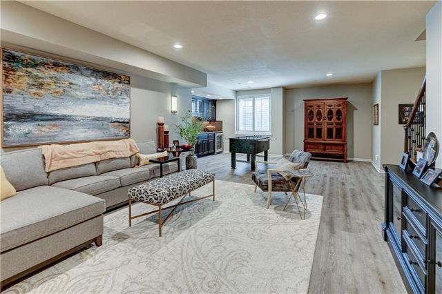 5212 W 124th Terrace, Leawood, KS 66209