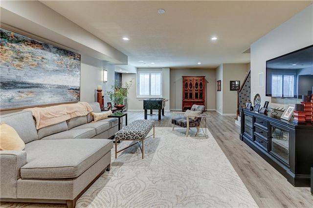 5212 W 124th Terrace, Leawood, KS 66209