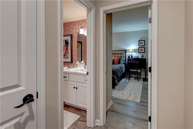 5212 W 124th Terrace, Leawood, KS 66209