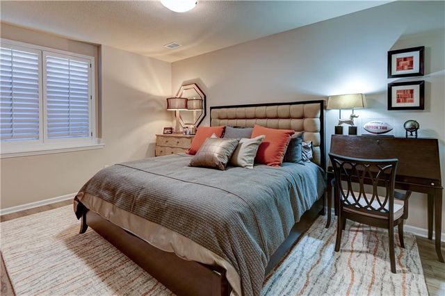 5212 W 124th Terrace, Leawood, KS 66209