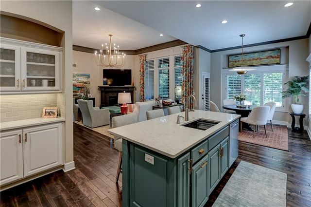 5212 W 124th Terrace, Leawood, KS 66209