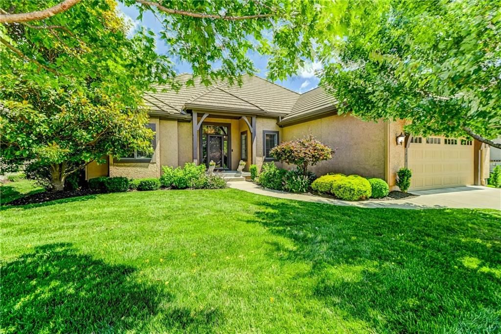 5212 W 124th Terrace, Leawood, KS 66209