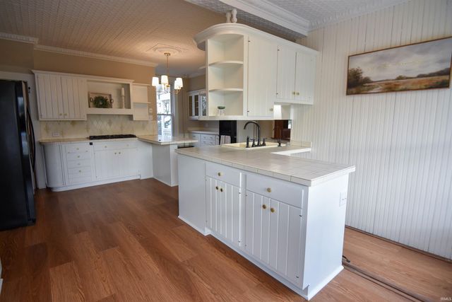 12646 S 200 E., Haubstadt, IN 47639