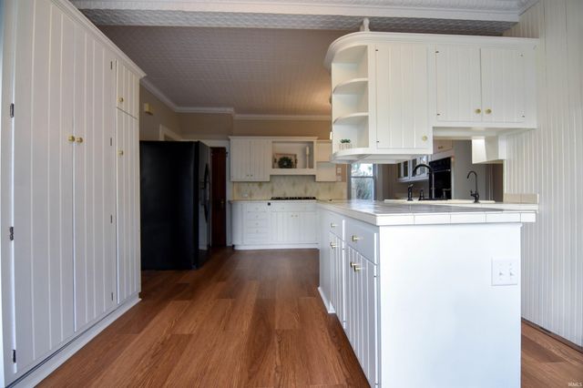 12646 S 200 E., Haubstadt, IN 47639