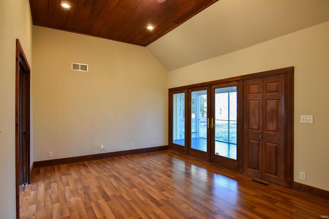 12646 S 200 E., Haubstadt, IN 47639