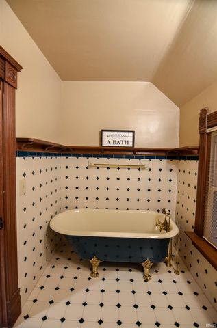 12646 S 200 E., Haubstadt, IN 47639