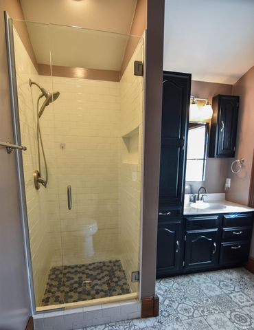 12646 S 200 E., Haubstadt, IN 47639