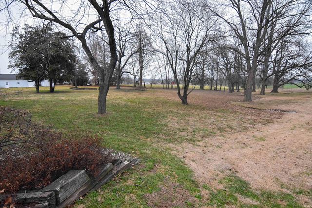 12646 S 200 E., Haubstadt, IN 47639