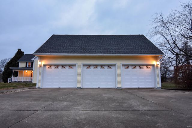 12646 S 200 E., Haubstadt, IN 47639