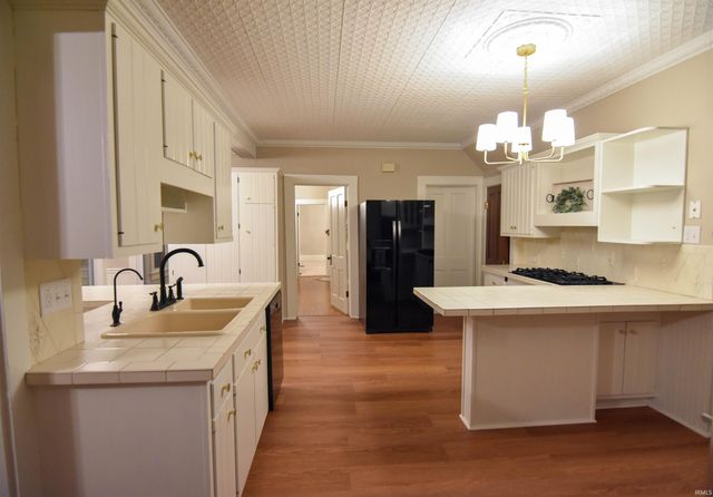 12646 S 200 E., Haubstadt, IN 47639