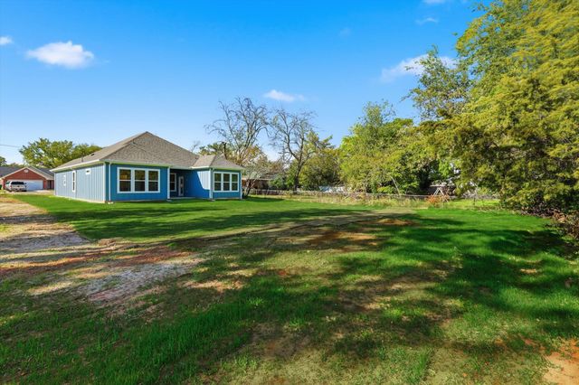 205 S Atwood Street, Boyd, TX 76023