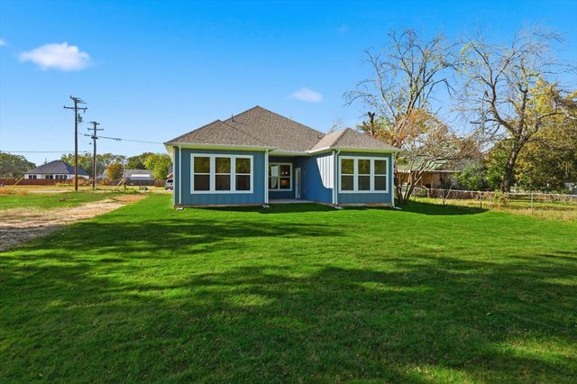 205 S Atwood Street, Boyd, TX 76023