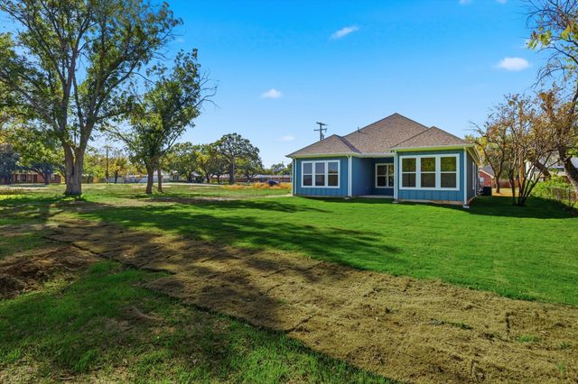 205 S Atwood Street, Boyd, TX 76023