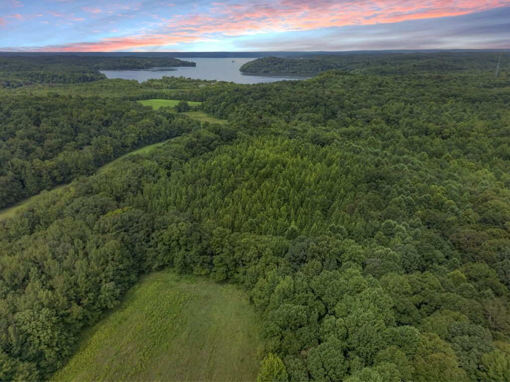 1 White Oak Road, Stewart, TN 37175