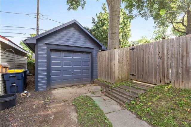 17 E 65th Terrace, Kansas City, MO 64113