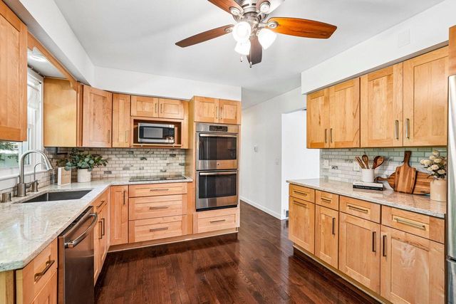 1006 Wisteria LANE, Waukesha, WI 53189