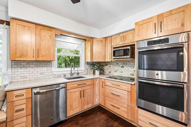 1006 Wisteria LANE, Waukesha, WI 53189