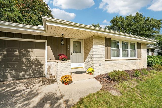 1006 Wisteria LANE, Waukesha, WI 53189