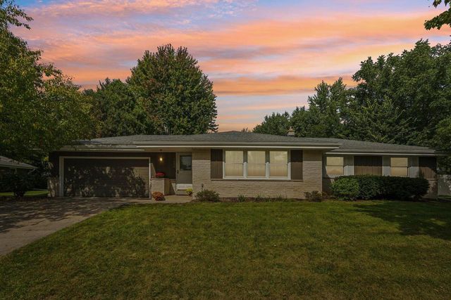 1006 Wisteria LANE, Waukesha, WI 53189