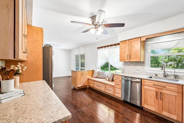 1006 Wisteria LANE, Waukesha, WI 53189