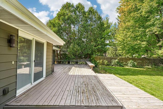 1006 Wisteria LANE, Waukesha, WI 53189