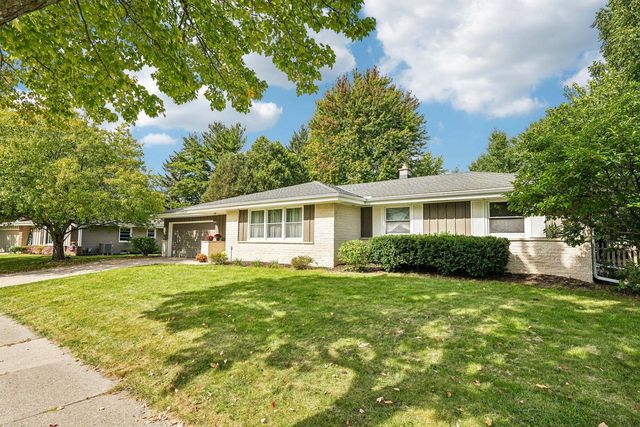 1006 Wisteria LANE, Waukesha, WI 53189