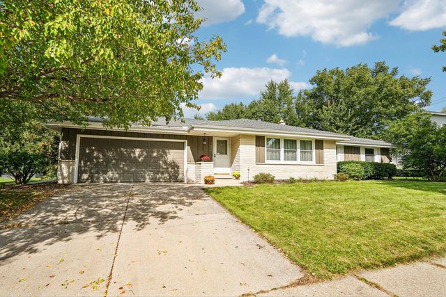 1006 Wisteria LANE, Waukesha, WI 53189