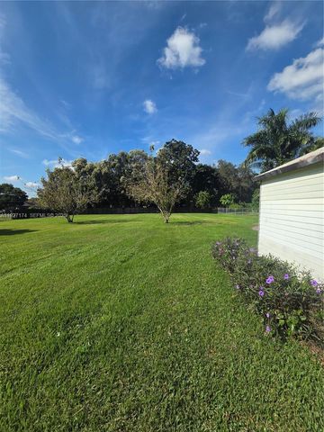 5221 SW 201st Ter, Southwest Ranches, FL 33332